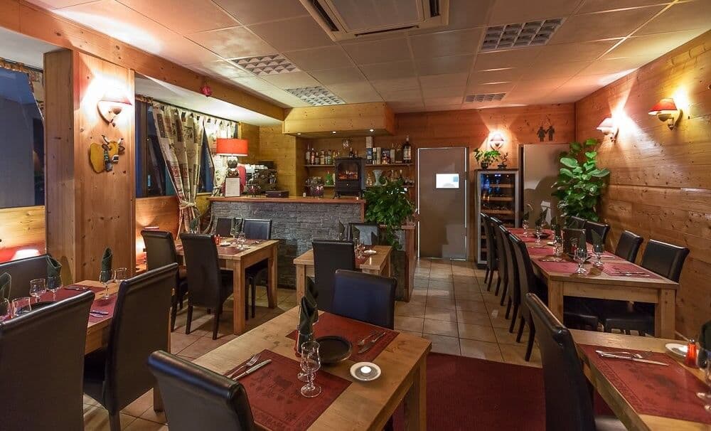 Salle du restaurant La Boite Chaude